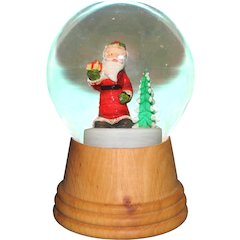 Snowglobe - Medium Santa With Tree With Wooden Base