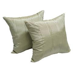 17-inch Jacquard Throw Pillows with Inserts (Set of 2)  9910-S2-ID-022