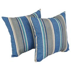 17-inch Square Solid Polyester Outdoor Throw Pillows (Set of 2)  9910-S2-REO-66