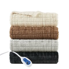 Zuri Oversized Faux Fur Heated Throw in Black Texture