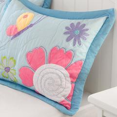 Reversible Quilt Set with Throw Pillow