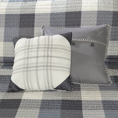 6 Piece Printed Herringbone Quilt Set with Throw Pillows