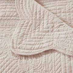 Oversized Quilted Throw with Scalloped Edges