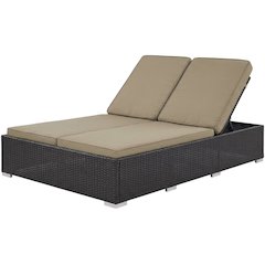 Wooden Outdoor Lounge Chair With Comfortable Design