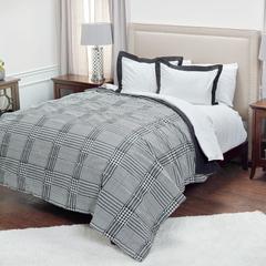 Rizzy Home 106" x 92" Comforter - BT1282