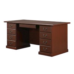Classic Cherry Finish Executive Desk With Traditional Rectangular Design