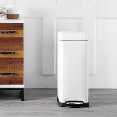 Betty Retro Step-Open Trash Can With Liners