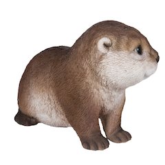 Otter Leaning Forward Statue