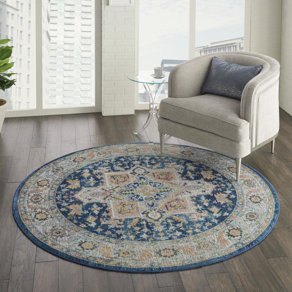 Vintage Round Area Rug, 4' x Round. Picture 9