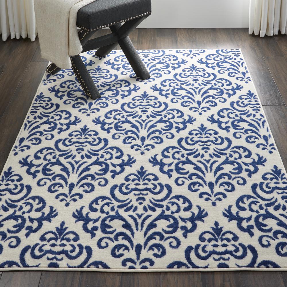 Transitional Rectangle Area Rug, 4' x 6'. Picture 2