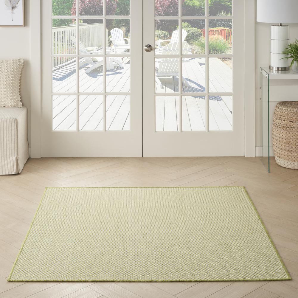 Modern Square Area Rug, 4' x Square. Picture 10