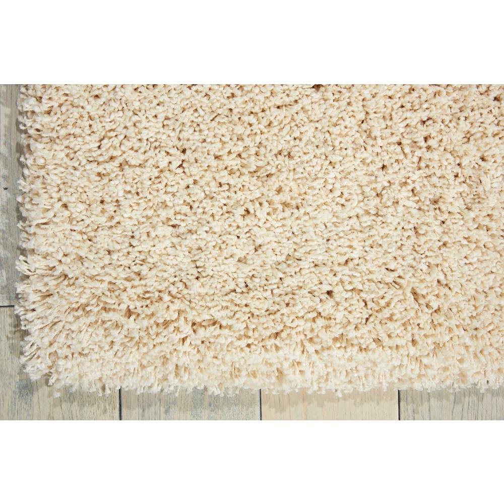 Amore Area Rug, Cream, 5'3" x 7'5". Picture 3