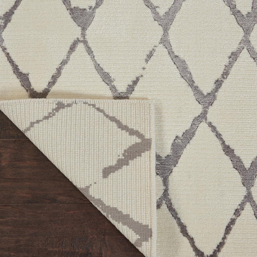 Modern Rectangle Area Rug, 2' x 3'. Picture 4
