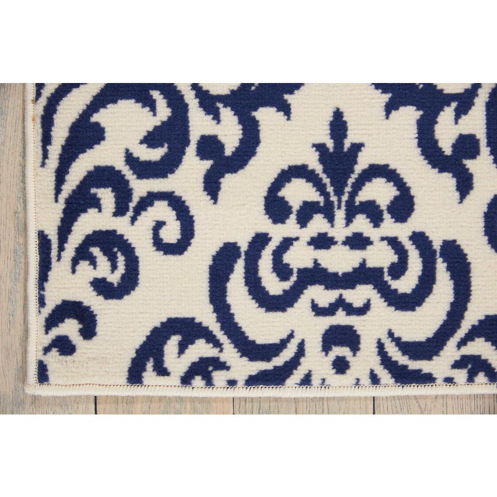 Transitional Rectangle Area Rug, 5' x 7'. Picture 3