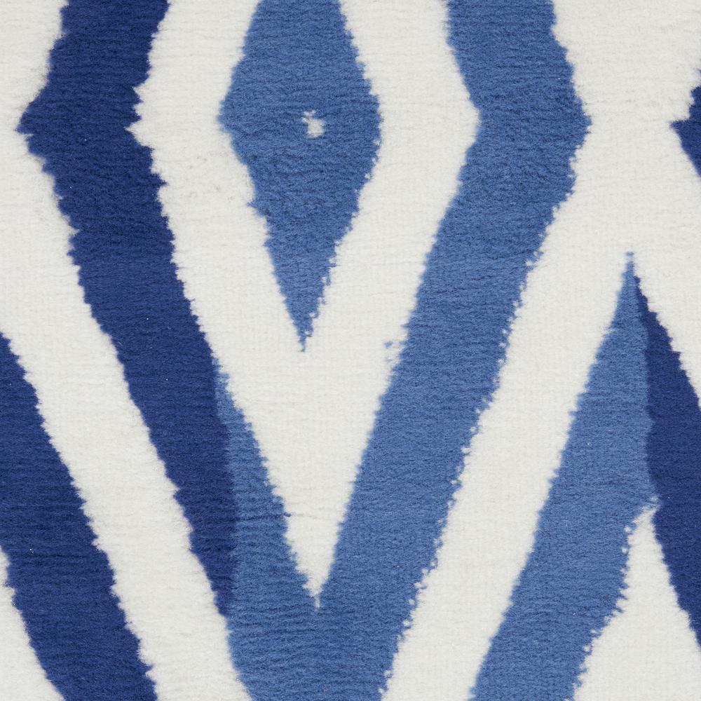 Modern Round Area Rug, 8' x Round. Picture 7
