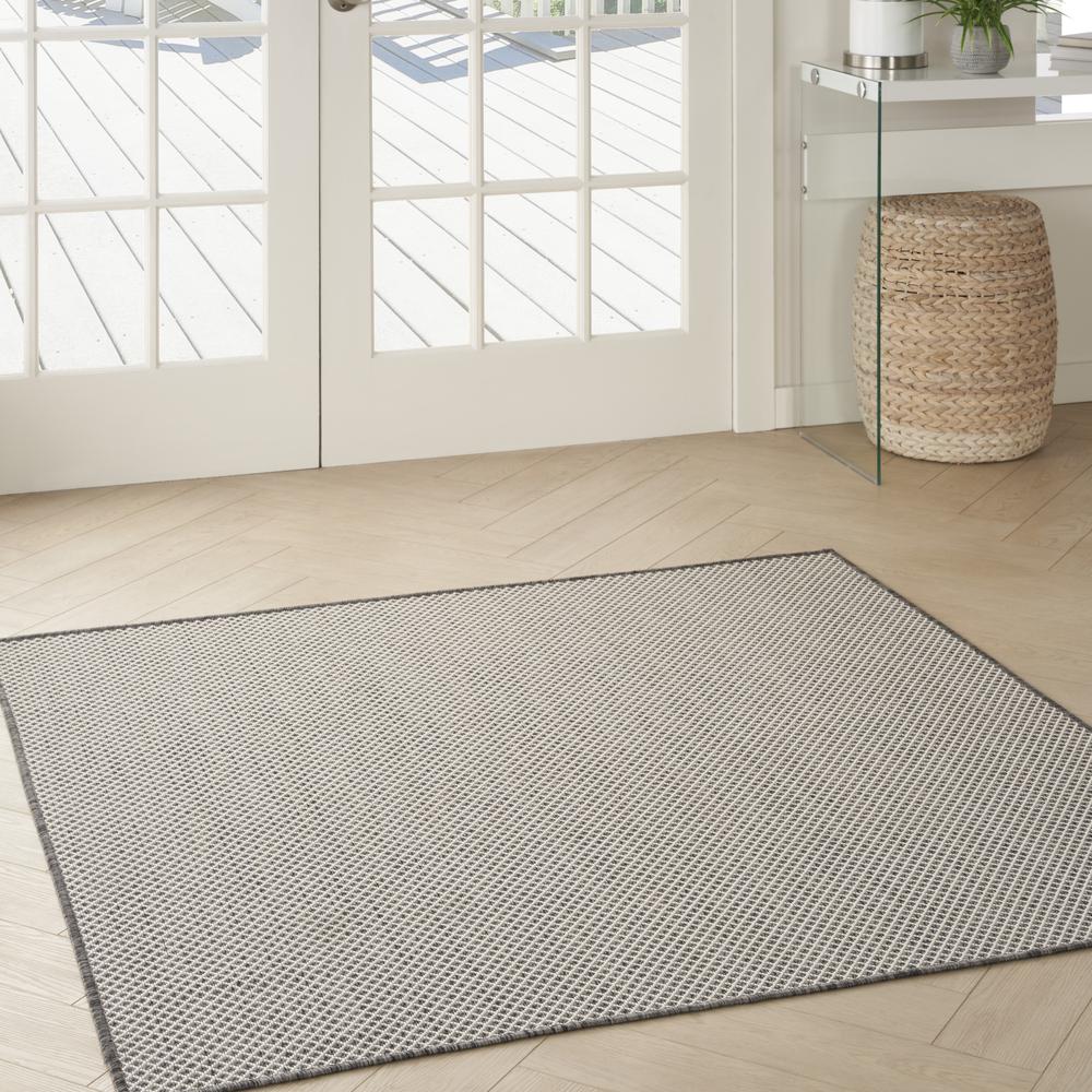 Modern Square Area Rug, 5' x Square. Picture 2