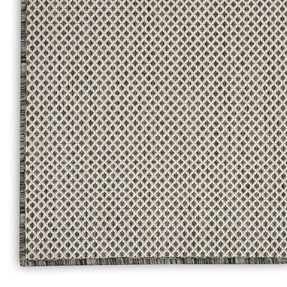 Modern Square Area Rug, 5' x Square. Picture 5