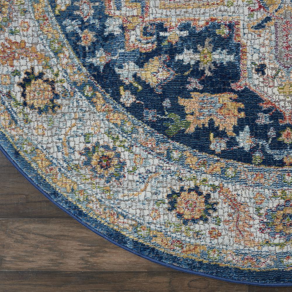 Vintage Round Area Rug, 4' x Round. Picture 4