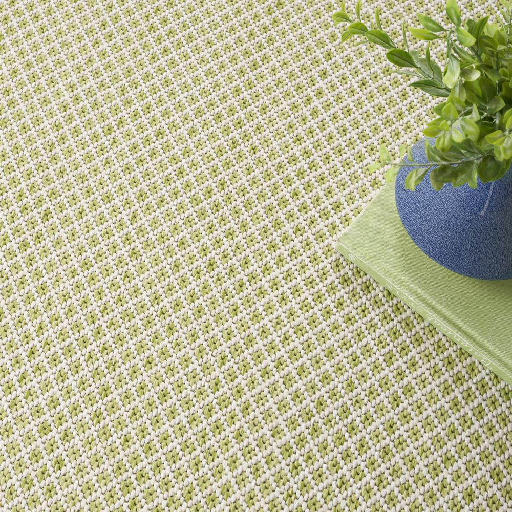 Modern Square Area Rug, 4' x Square. Picture 9