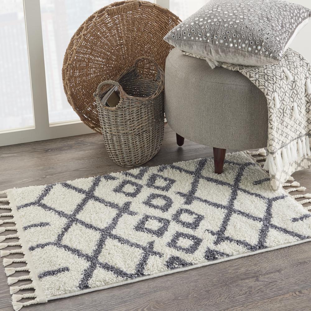 Moroccan Shag Area Rug, White, 2'2" x 4'. Picture 9