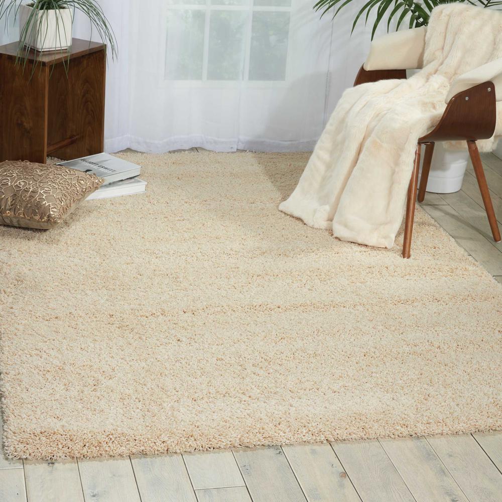 Amore Area Rug, Cream, 5'3" x 7'5". Picture 2