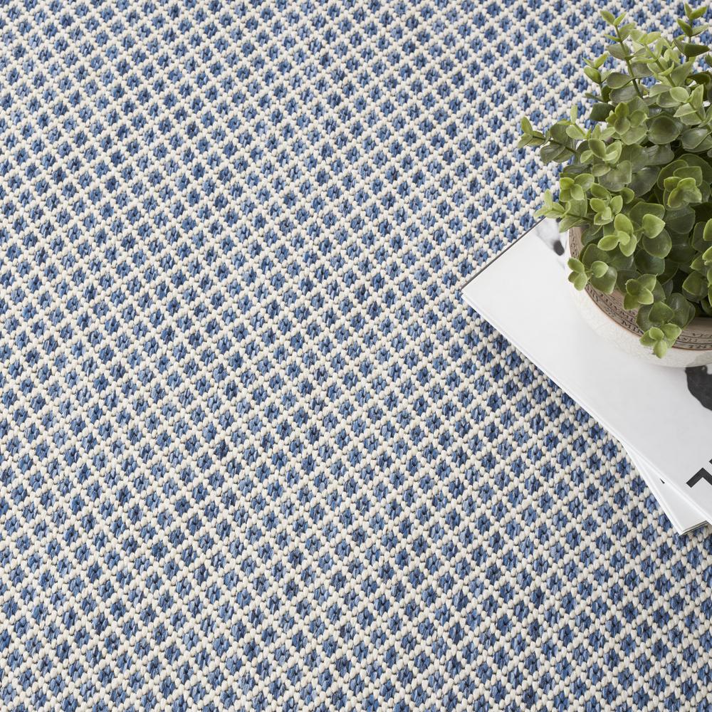 Modern Square Area Rug, 4' x Square. Picture 9