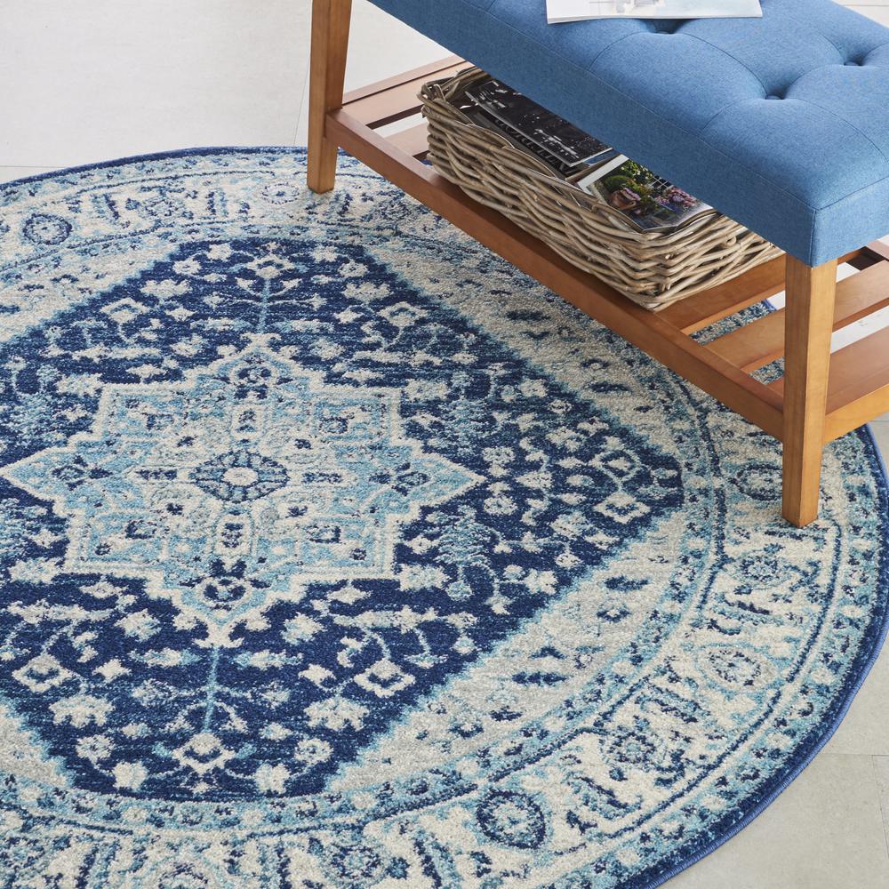 Vintage Round Area Rug, 5' x Round. Picture 8