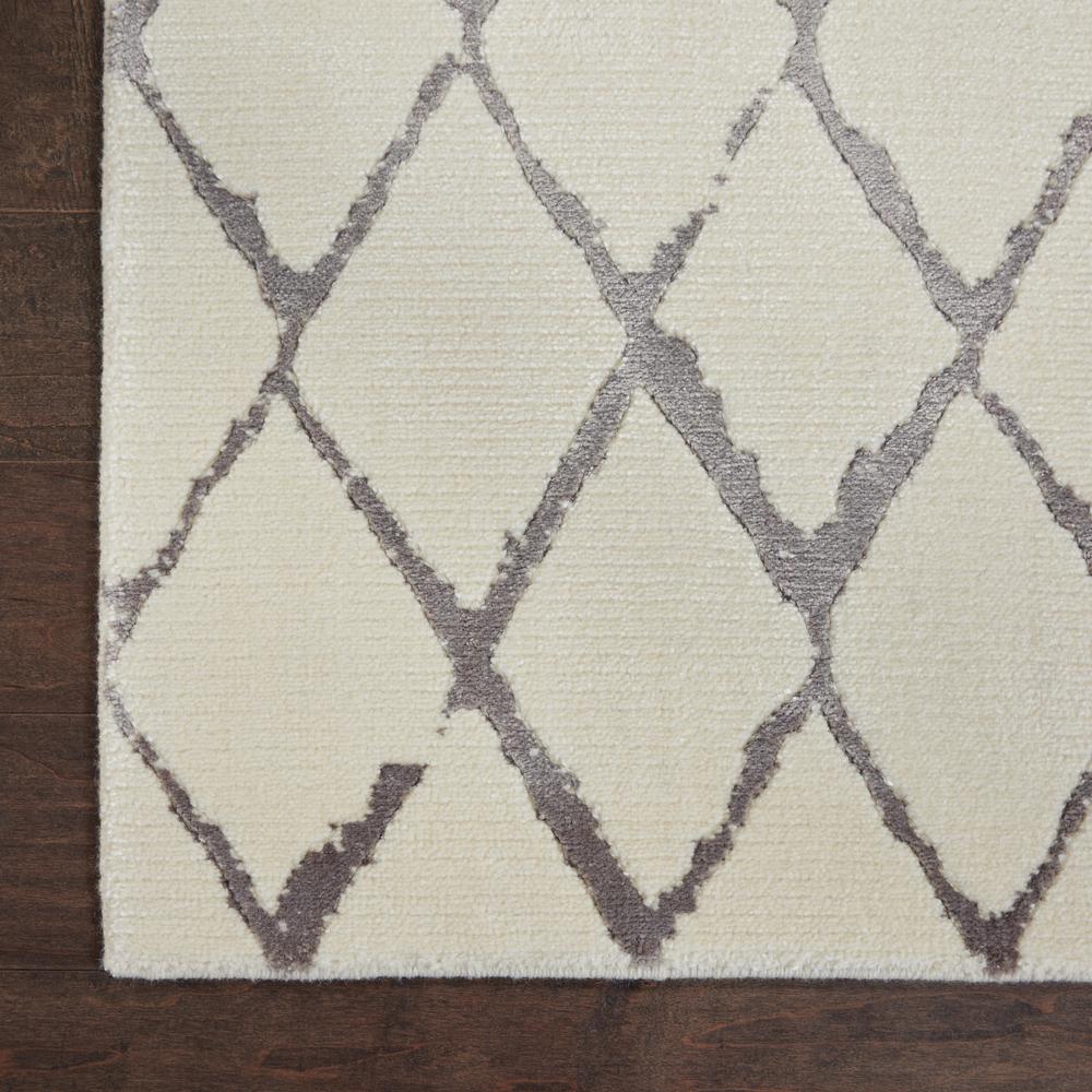 Modern Rectangle Area Rug, 2' x 3'. Picture 5
