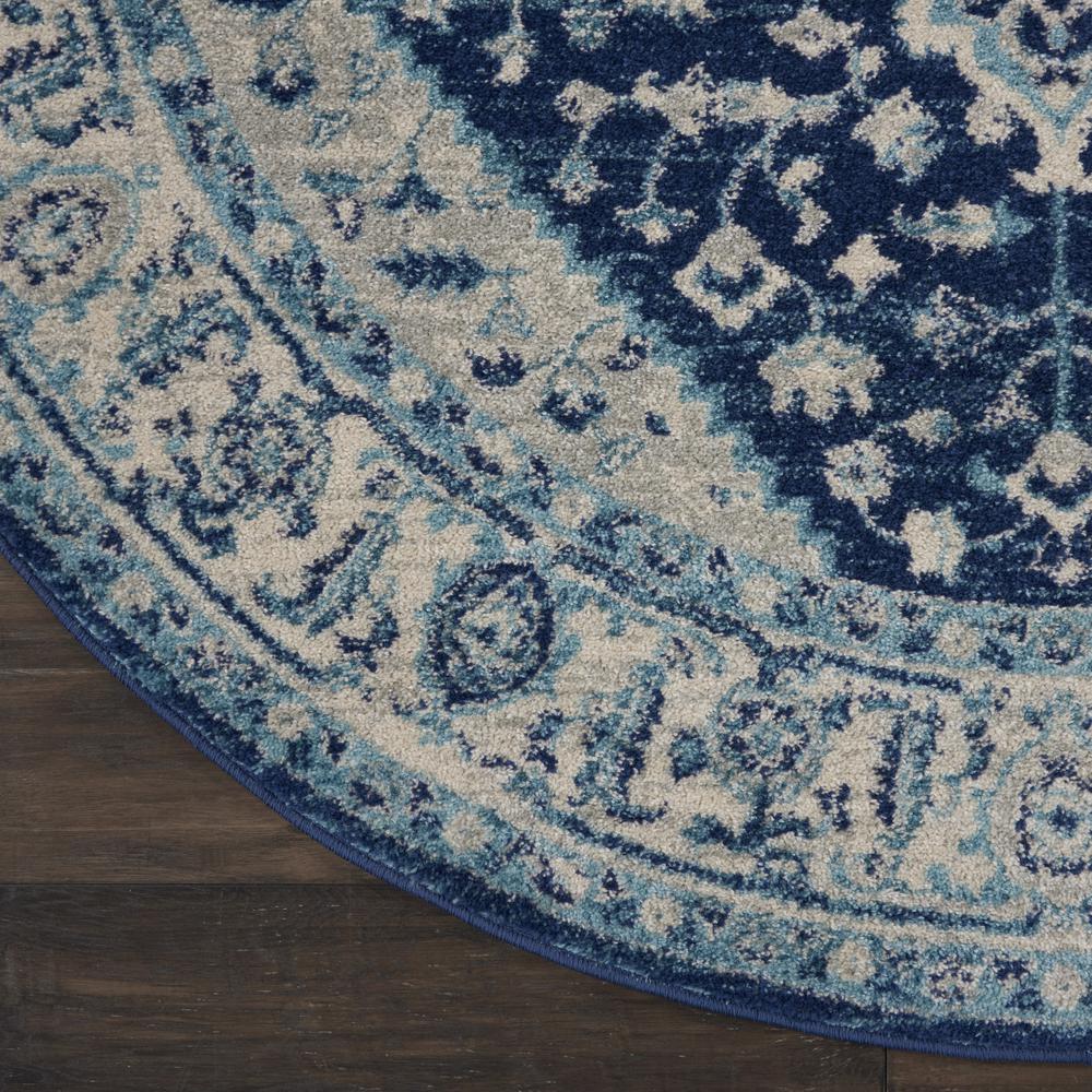 Vintage Round Area Rug, 5' x Round. Picture 4