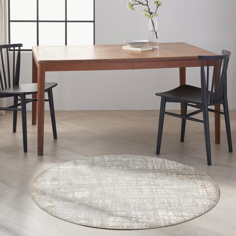 Modern Round Area Rug, 4' x Round. Picture 8