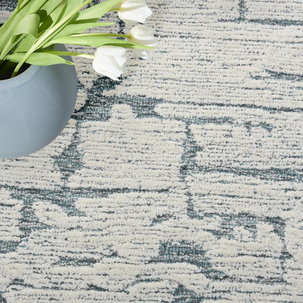 Modern Rectangle Area Rug, 5' x 7'. Picture 7