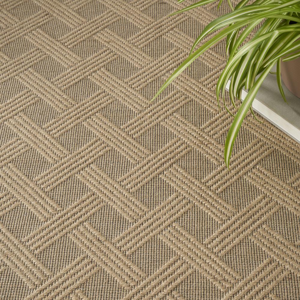 Modern Rectangle Area Rug, 5' x 7'. Picture 8