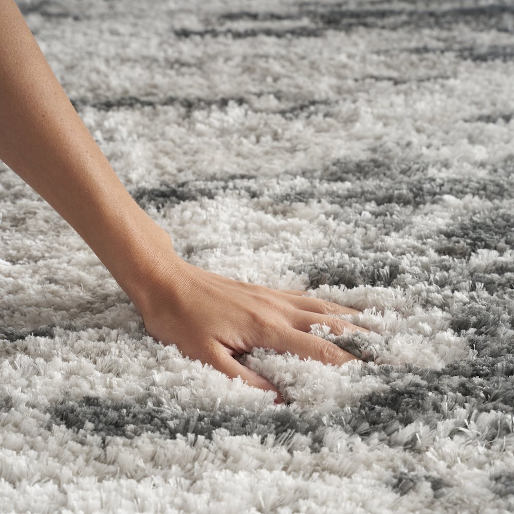 Nourison Home Luxurious Shag Area Rug. Picture 10