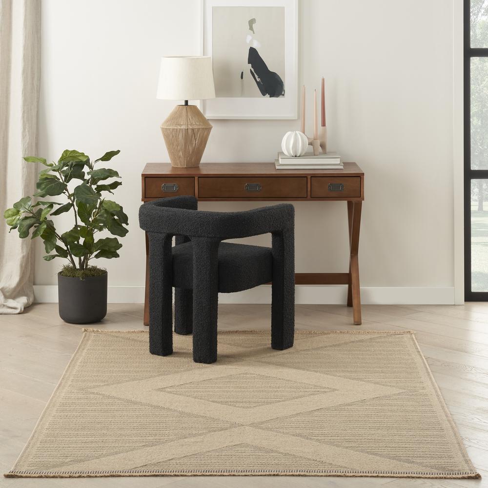 Modern Rectangle Area Rug, 5' x 7'. Picture 10