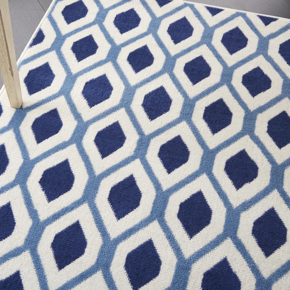 Grafix Area Rug, White/Navy, 5'3" x 7'3". Picture 8