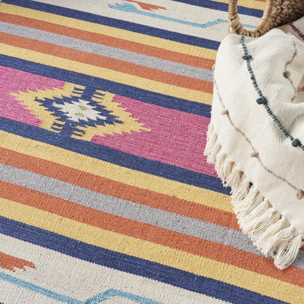 Southwestern Rectangle Area Rug, 4' x 6'. Picture 9