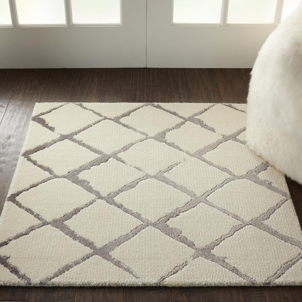 Modern Rectangle Area Rug, 2' x 3'. Picture 3