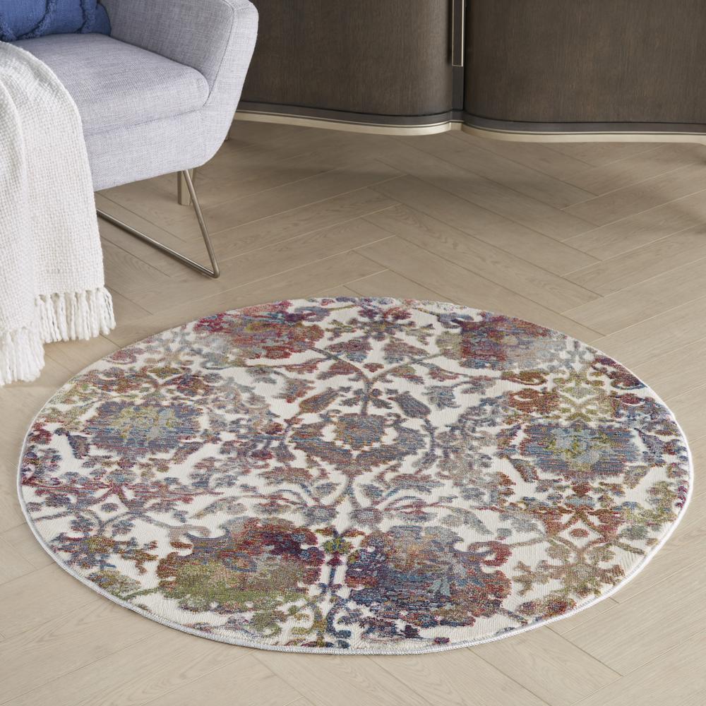 Vintage Round Area Rug, 4' x Round. Picture 2