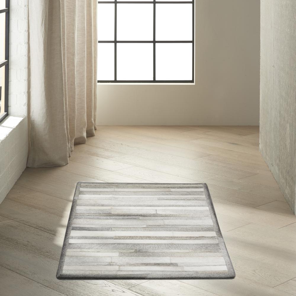 Modern Rectangle Area Rug, 2' x 3'. Picture 2