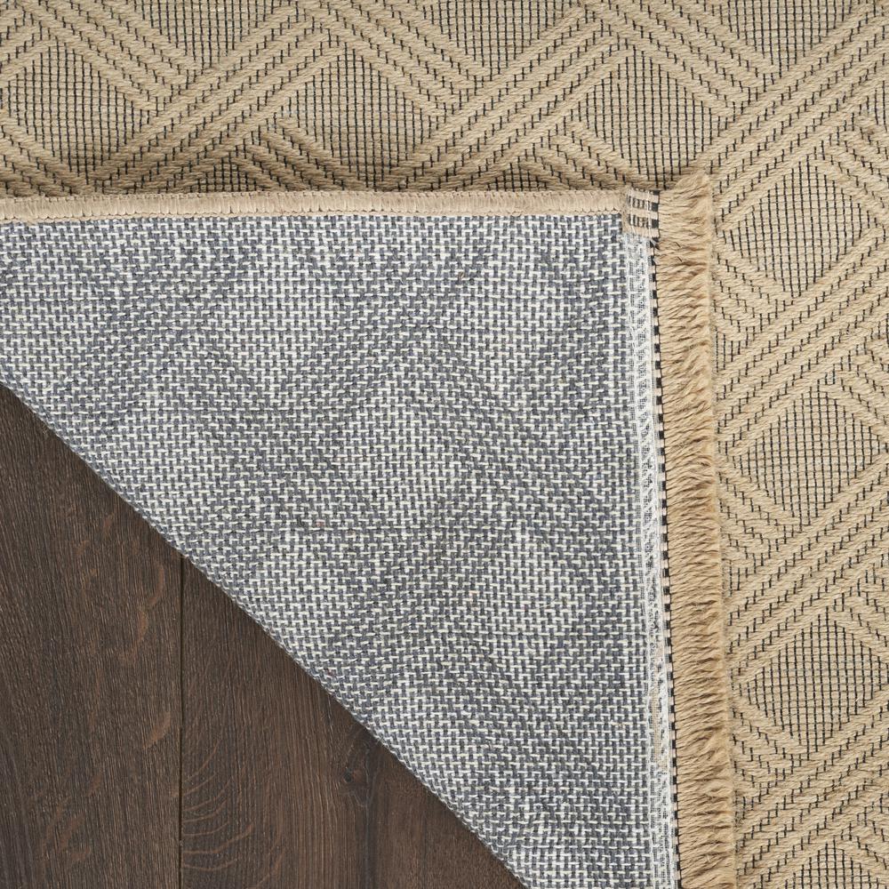 Modern Rectangle Area Rug, 5' x 7'. Picture 3