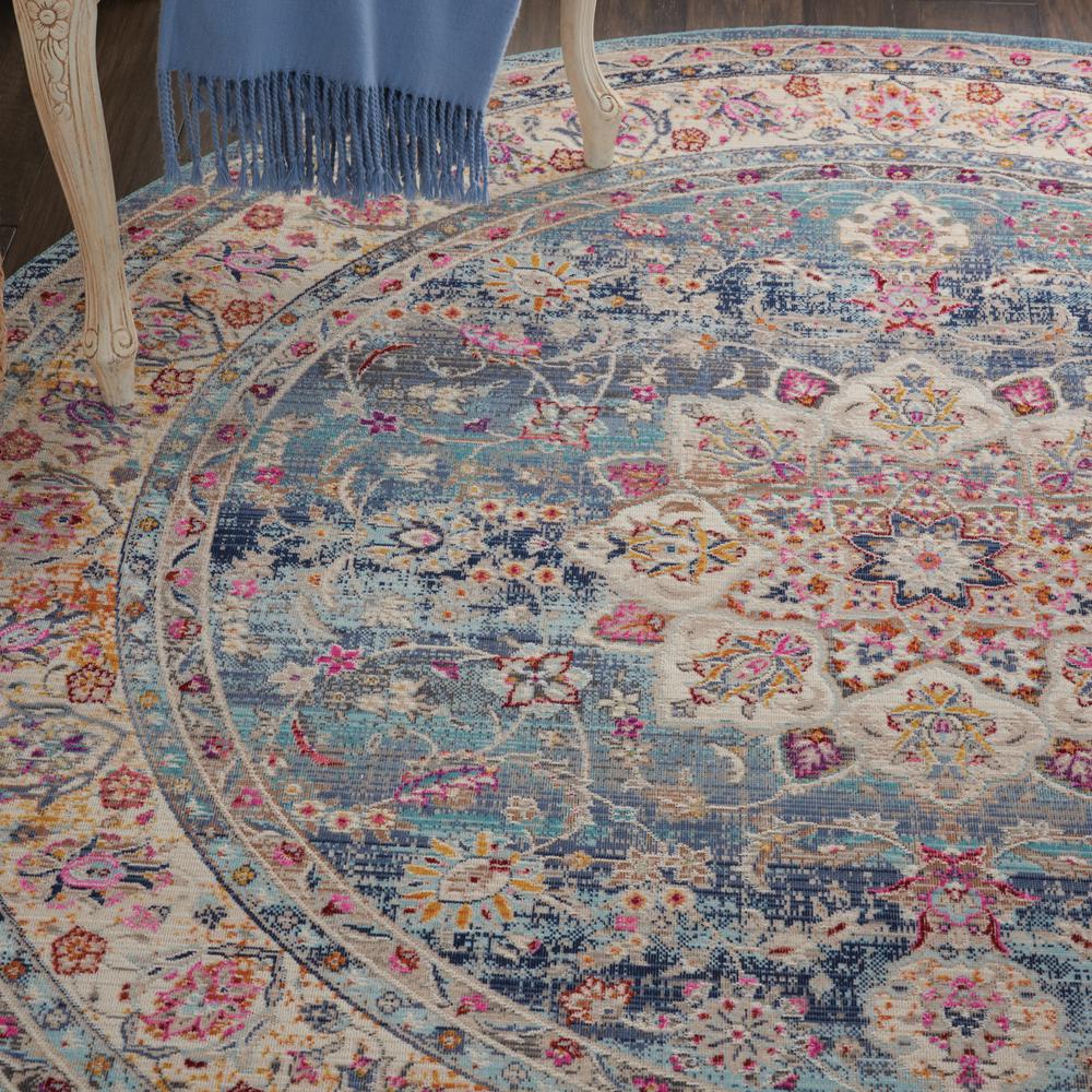 Vintage Round Area Rug, 4' x Round. Picture 2