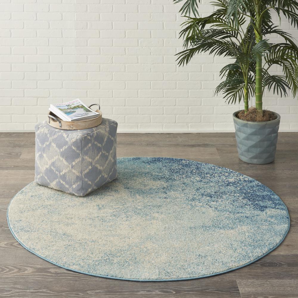 Modern Round Area Rug, 4' x Round. Picture 2