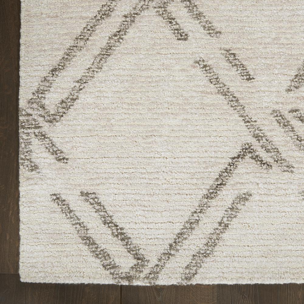 Nourison Venosa Area Rug, Ivory/Grey, 3'9" x 5'9", VSN01. Picture 4