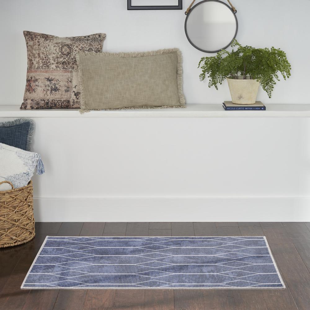 Modern Rectangle Area Rug, 2' x 4'. Picture 2