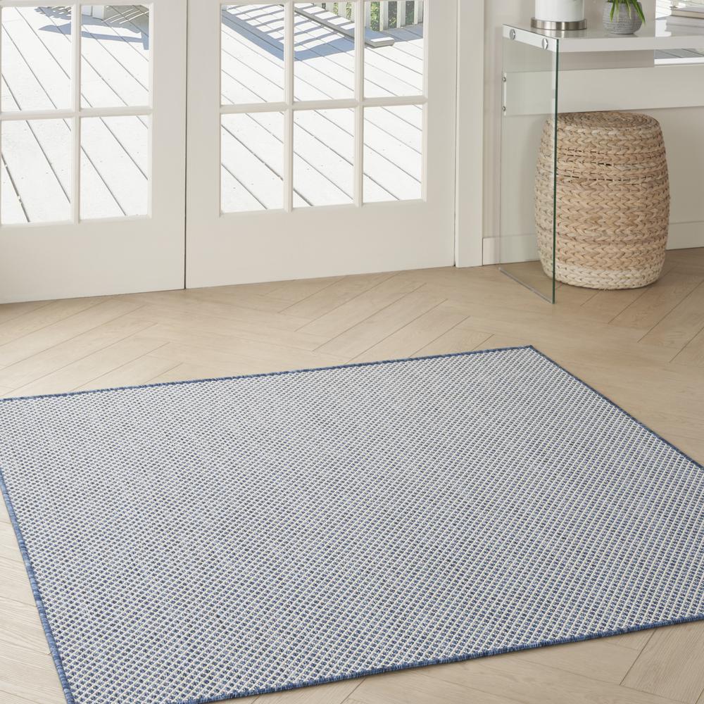 Modern Square Area Rug, 4' x Square. Picture 3