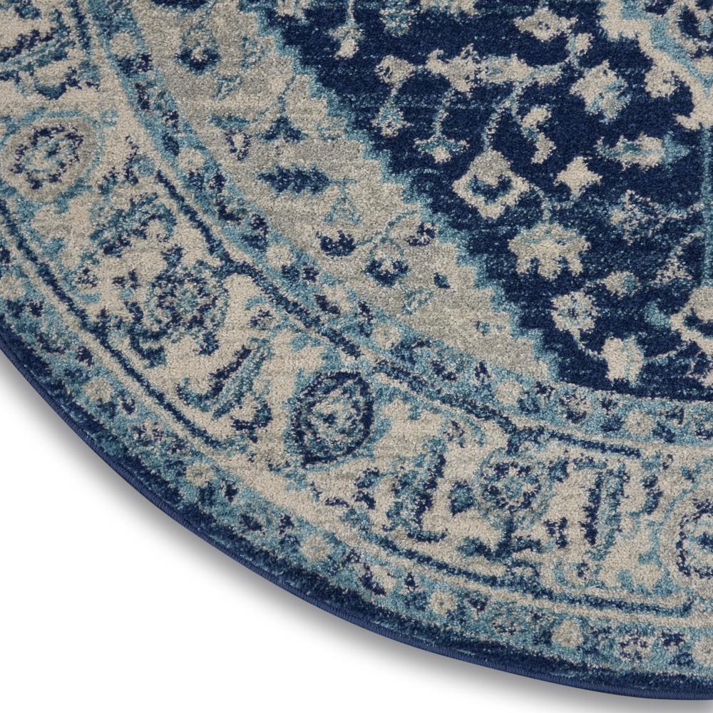 Vintage Round Area Rug, 5' x Round. Picture 5