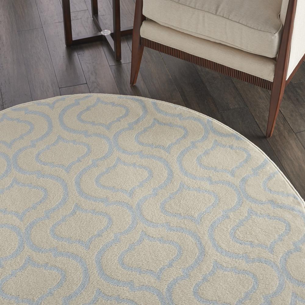 Contemporary Round Area Rug, 5' x Round. Picture 8