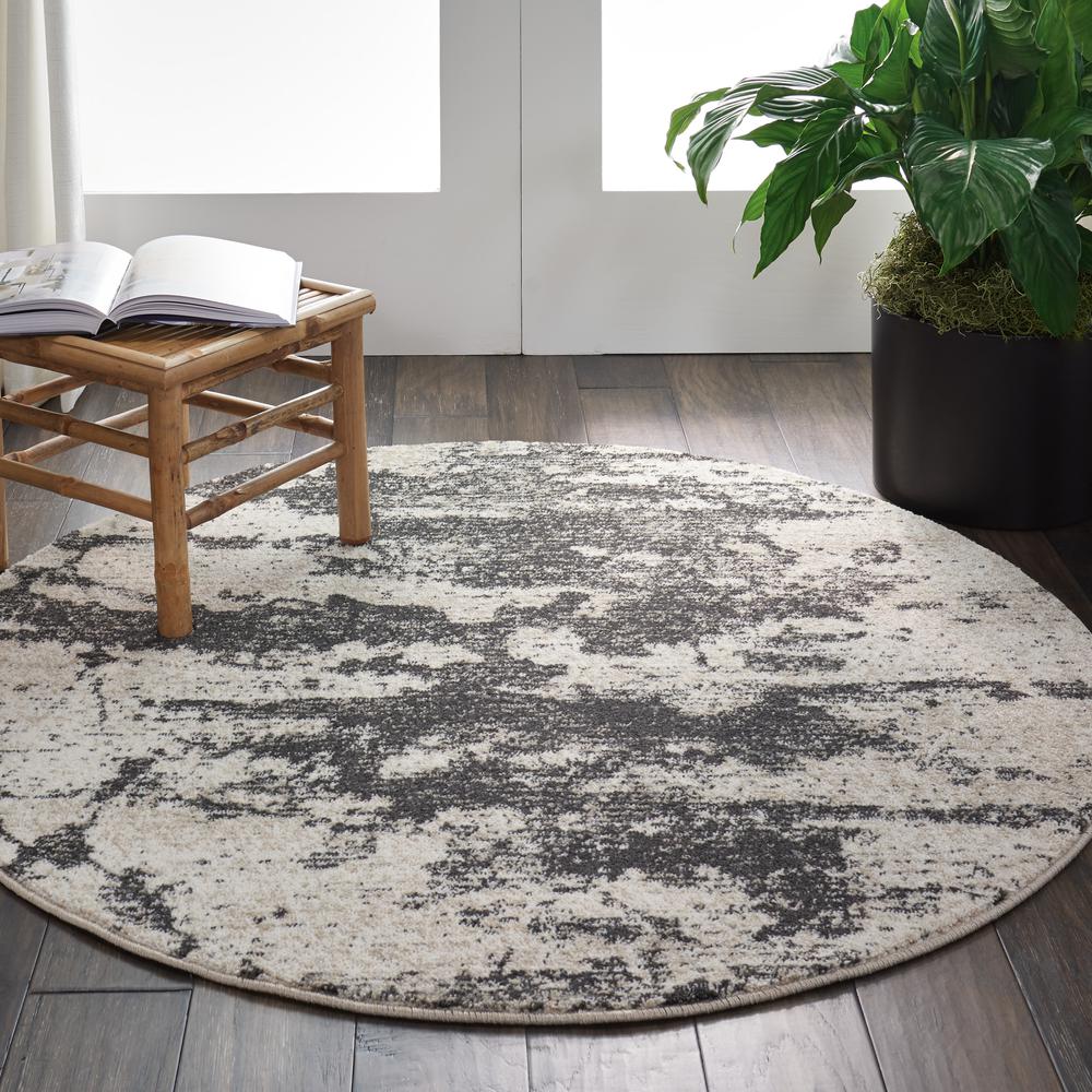 Modern Round Area Rug, 5' x Round. Picture 6