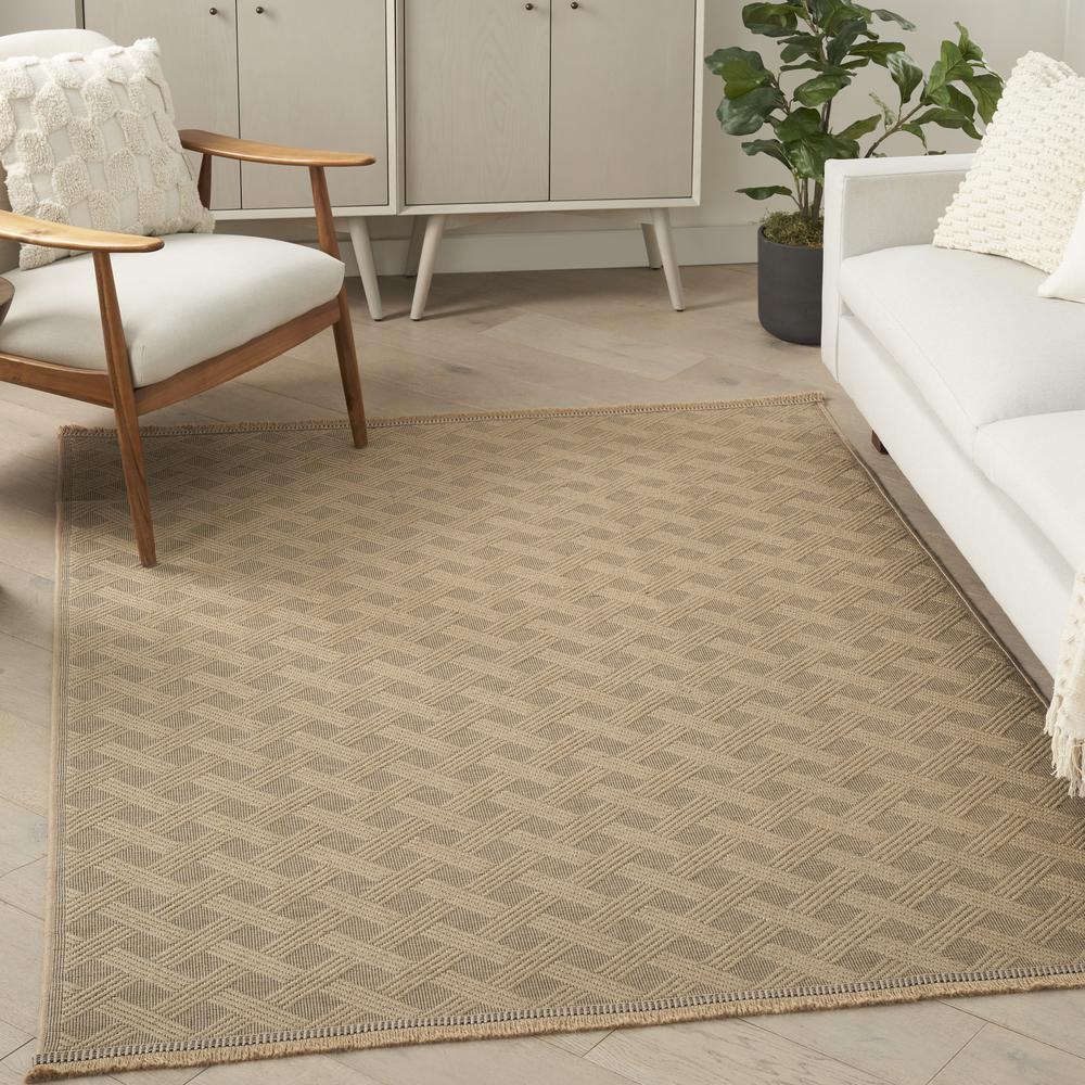 Modern Rectangle Area Rug, 4' x 6'. Picture 3
