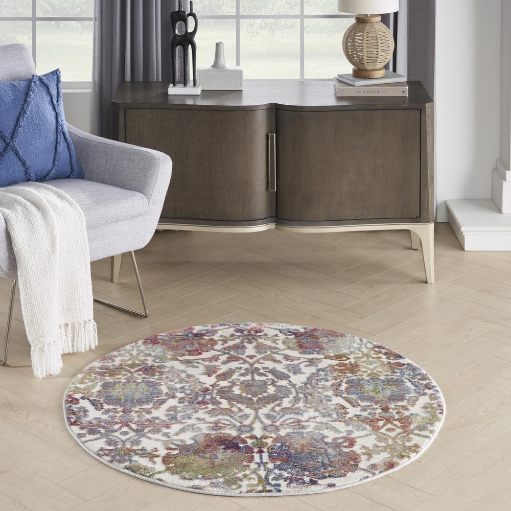 Vintage Round Area Rug, 4' x Round. Picture 9